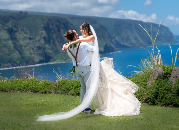 Your unforgettable big day on hawaii's big island. Eco Friendly Sea Cliff Wedding Overlooking Waipio Valley Featured In Pacific Weddings Emotion Galleries Professional Hawaii Photography