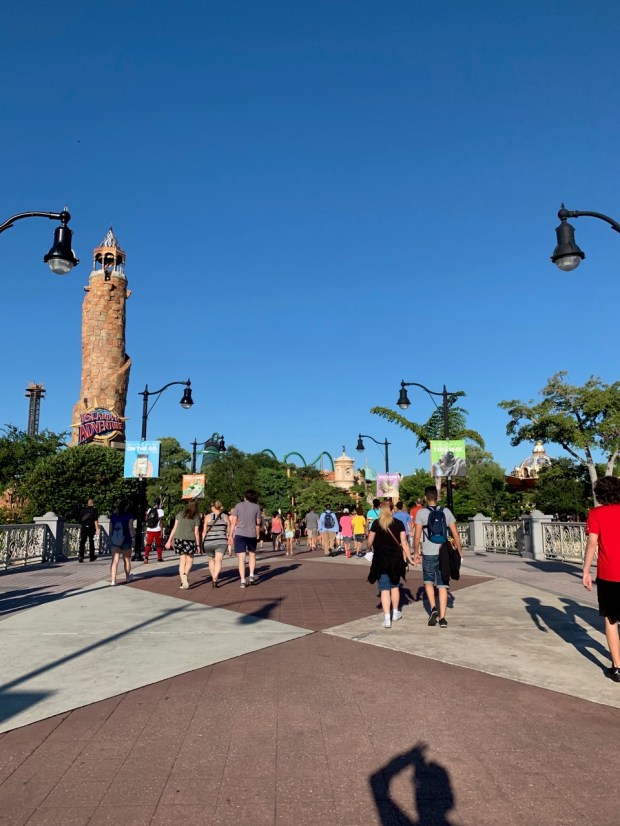 There are over 30 rides and attractions for visitors to enjoy with the park rides split between the big adventure blue bands rides, junior green band rides and . Universal S Islands Of Adventure Rides Guide Best Rides Mouse Hacking