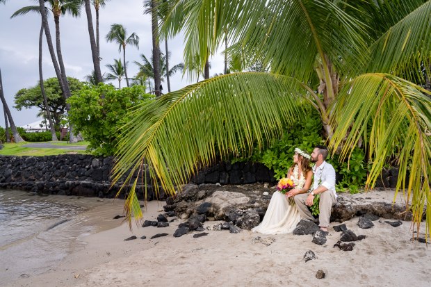 Kauai hotels offer the perfect pillow for every person. Small Beach Wedding At Courtyard By Marriott King Kamehameha S Kona Beach Hotel Emotion Galleries Professional Hawaii Photography